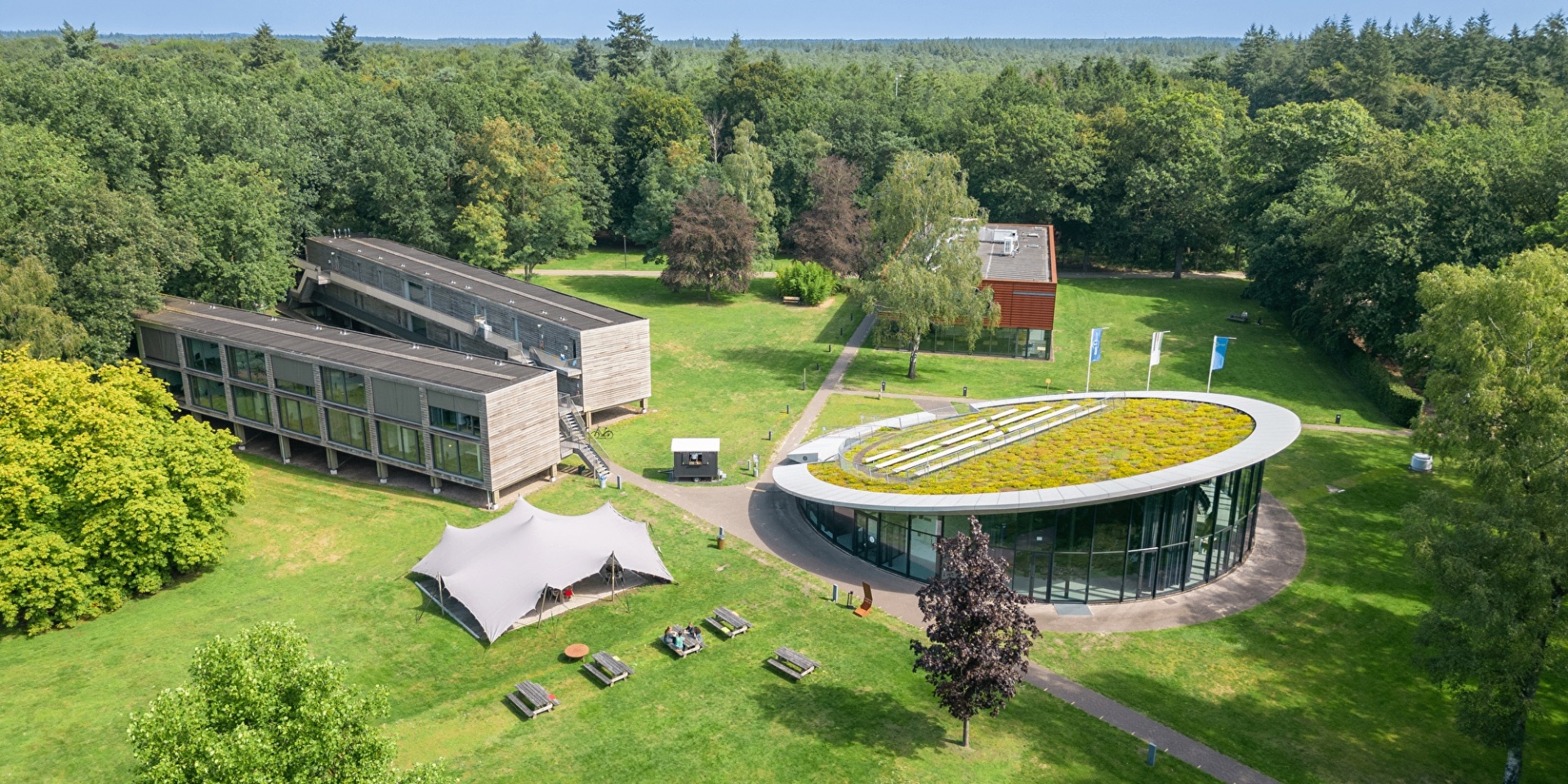 Luchtfoto van Landgoed de Horst, campus van de Baak