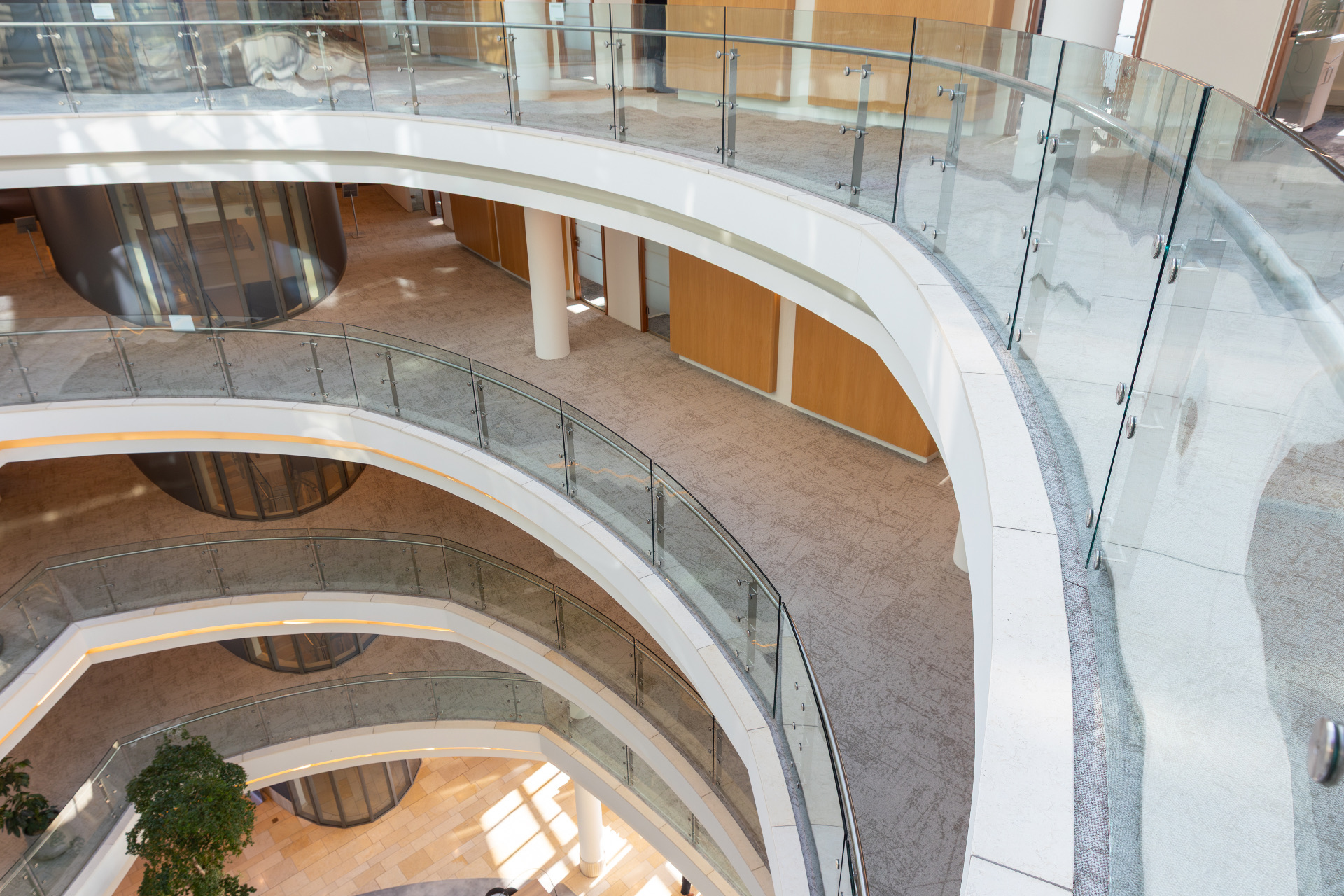 Kantooromgeving van KPMG Meijburg & Co in Amstelveen met Interface tapijttegels